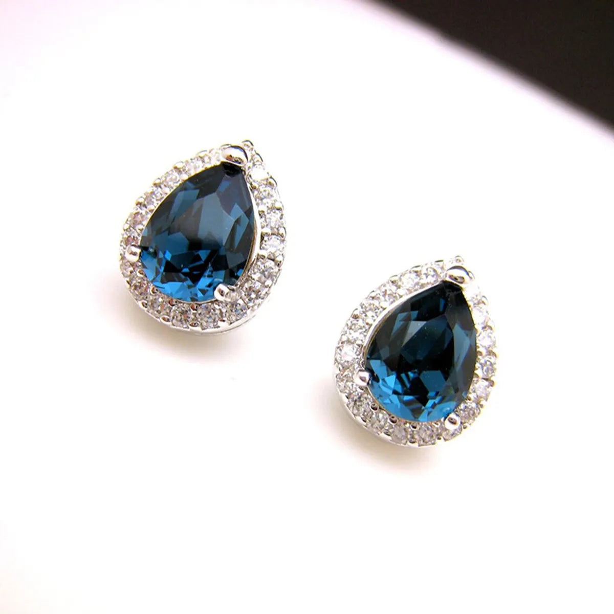 1 Pair Simple Style Water Droplets Inlay Copper Zircon Ear Studs