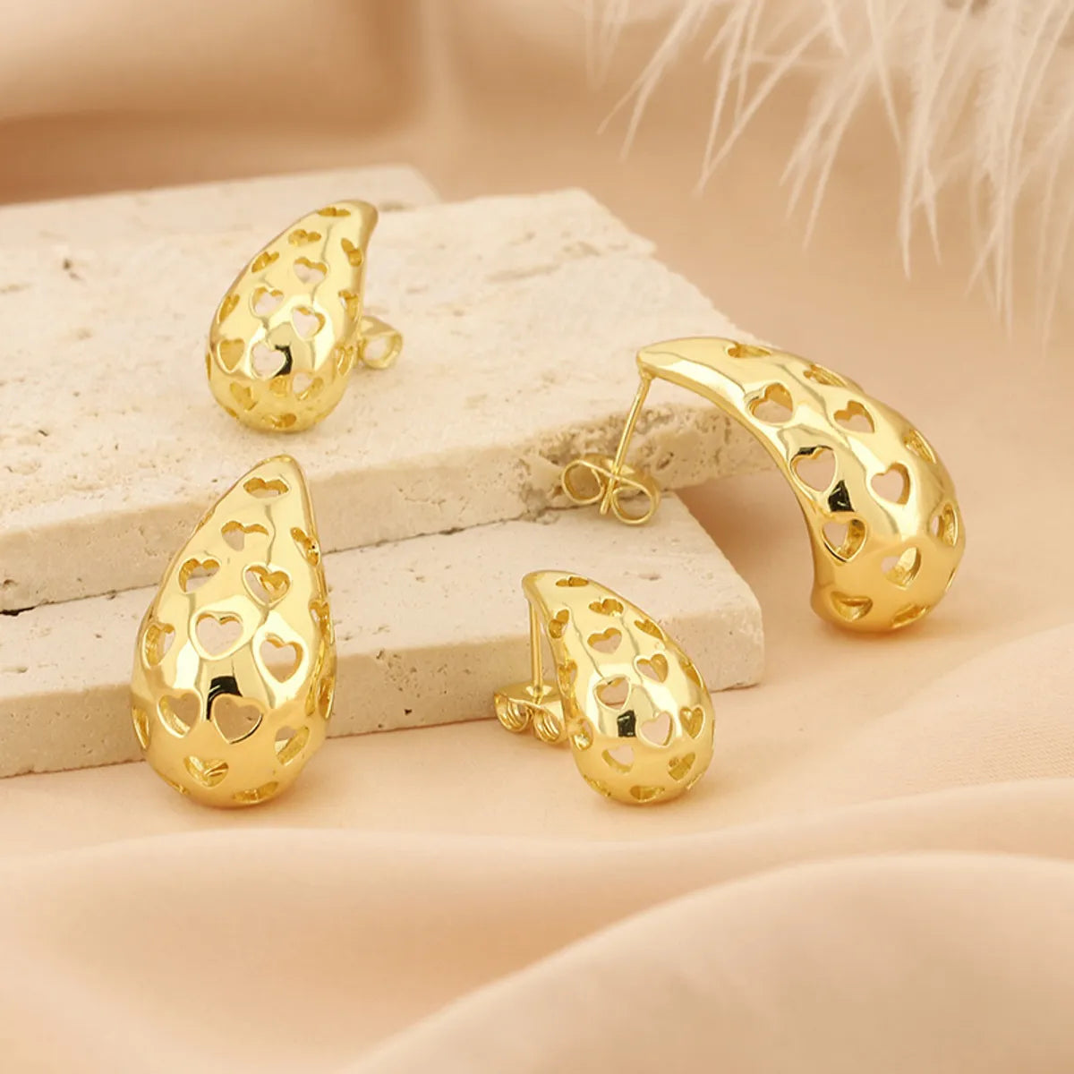 1 Pair Simple Style Water Droplets Plating Inlay Copper Rhinestones Gold Plated Ear Studs