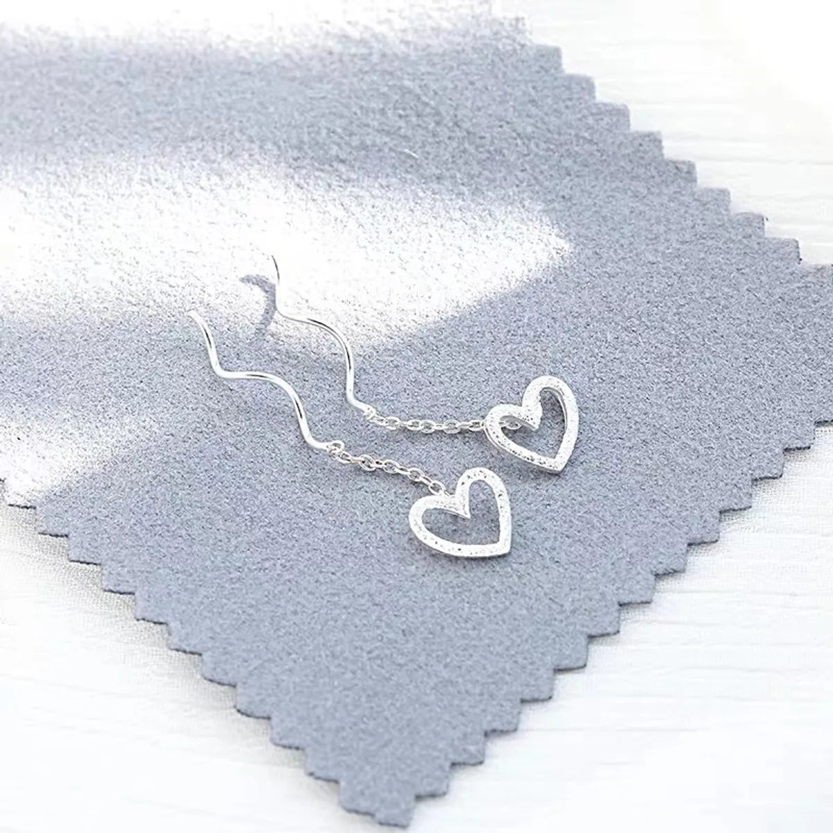 1 Pair Sterling Silver Heart Shape Ear Line