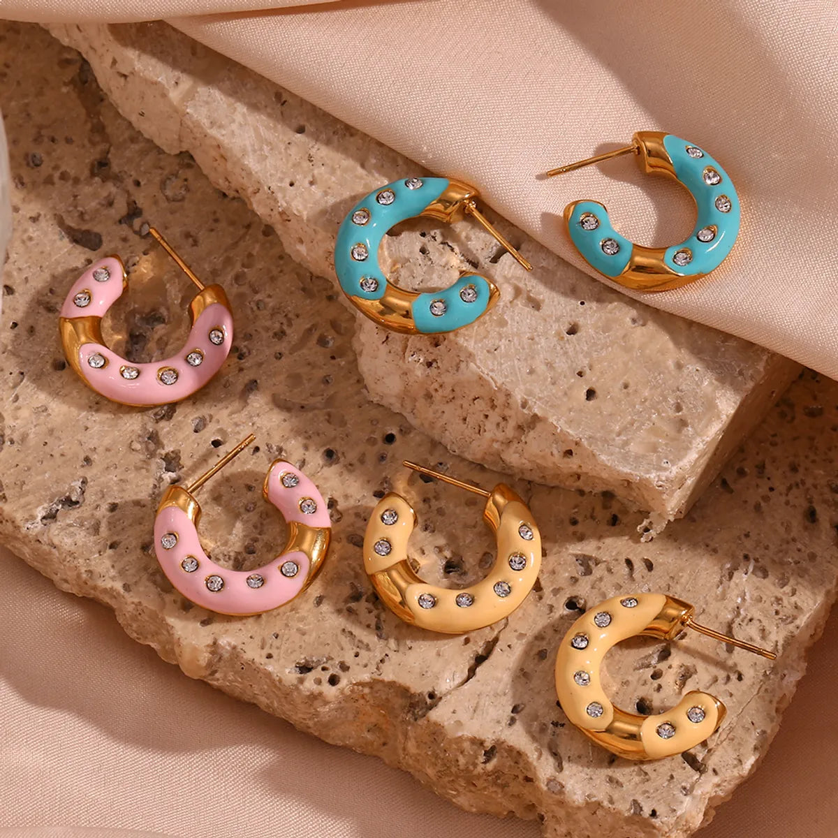 1 Pair Sweet Classic Style C Shape Enamel Plating Inlay Stainless Steel Rhinestones 18k Gold Plated Ear Studs