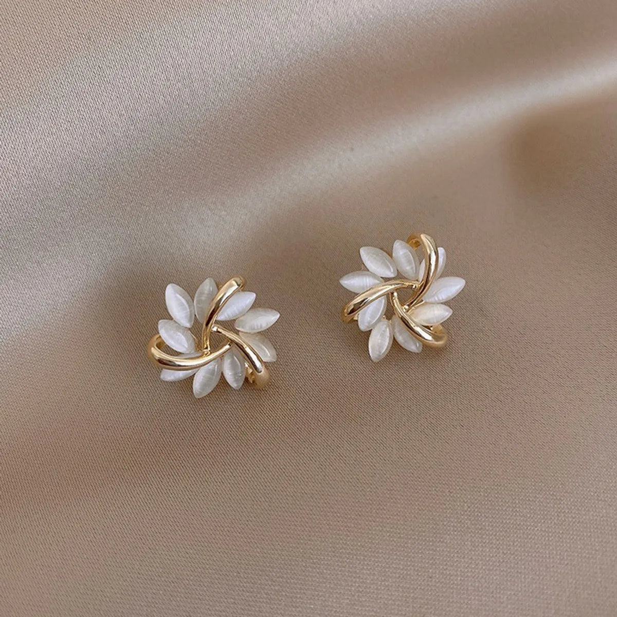 1 Pair Sweet Commute Petal Plating Hollow Out Inlay Alloy Opal Gold Plated Ear Studs