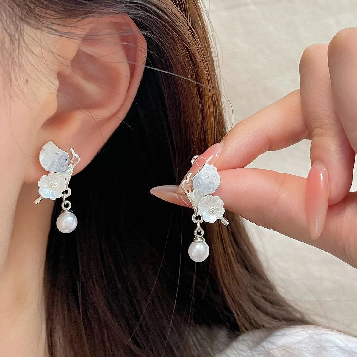 1 Pair Sweet Floral Butterfly Artificial Crystal Alloy Drop Earrings