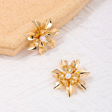 1 Pair Sweet Flower Hollow Out Alloy Ear Studs