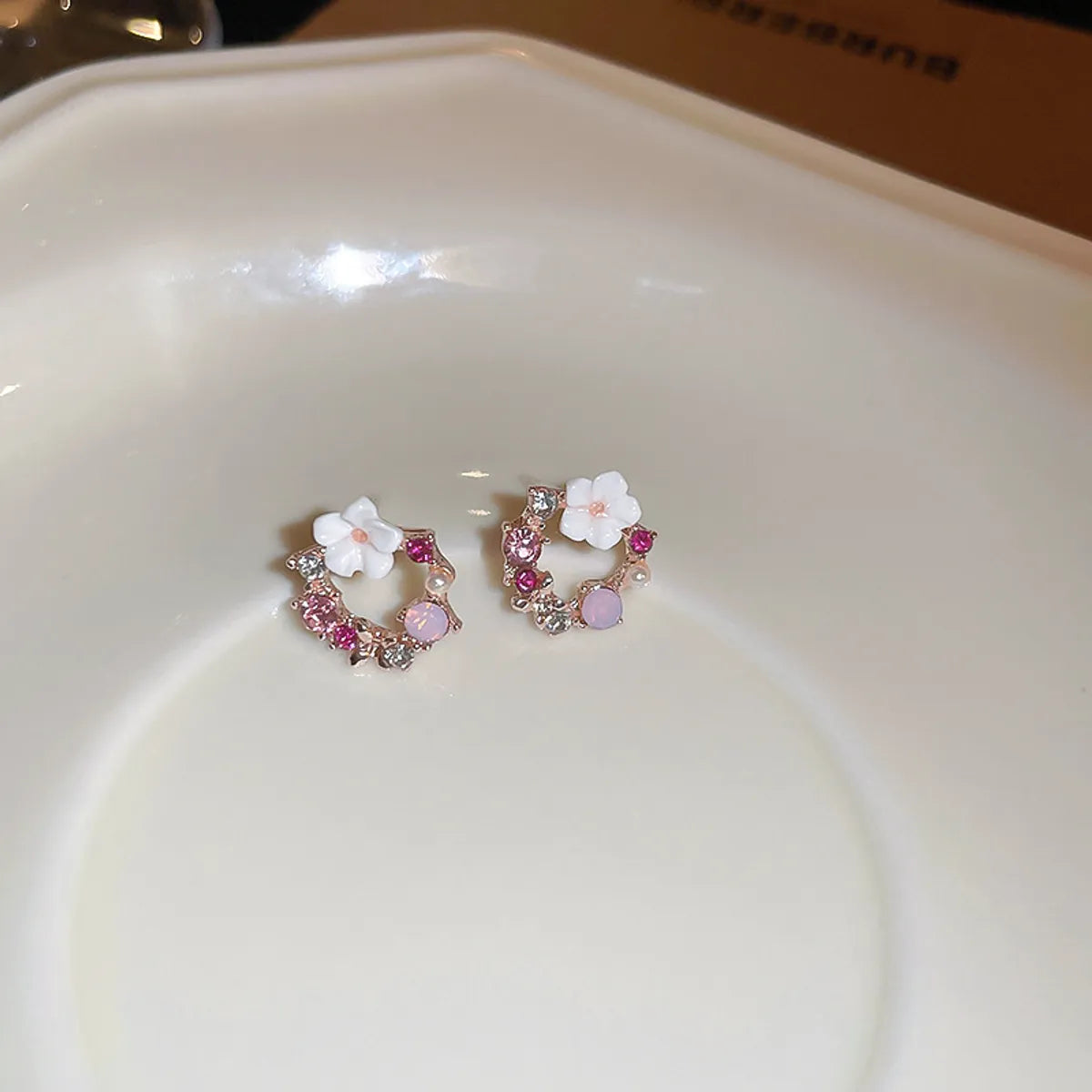 1 Pair Sweet Flower Inlay Alloy Artificial Pearls Artificial Diamond Drop Earrings Ear Studs