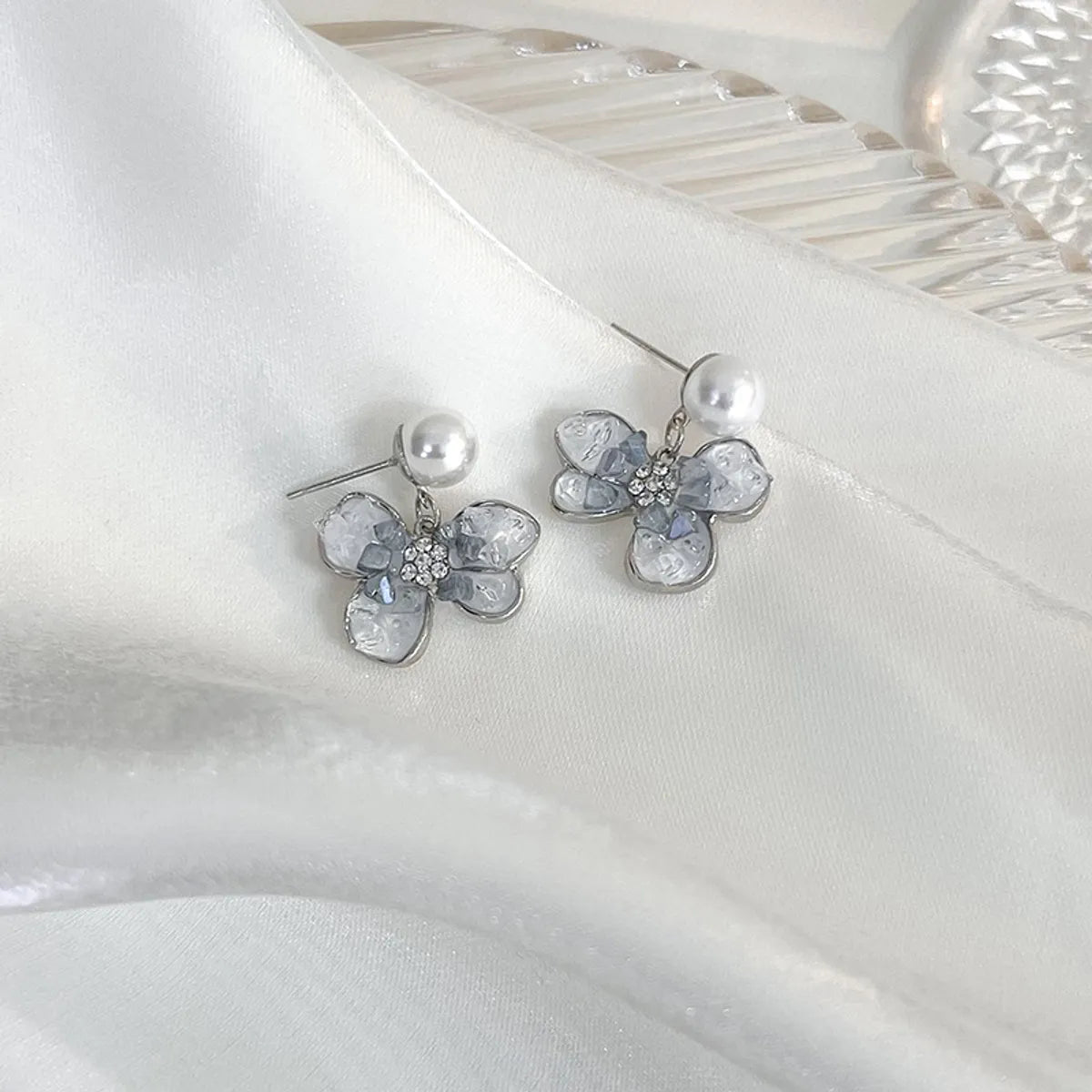 1 Pair Sweet Flower Plating Alloy White Gold Plated Ear Studs