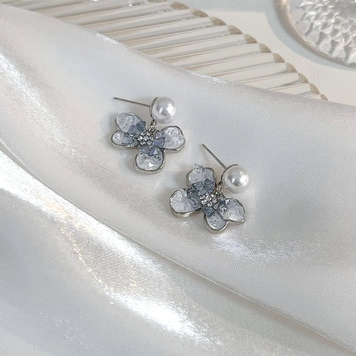 1 Pair Sweet Flower Plating Alloy White Gold Plated Ear Studs