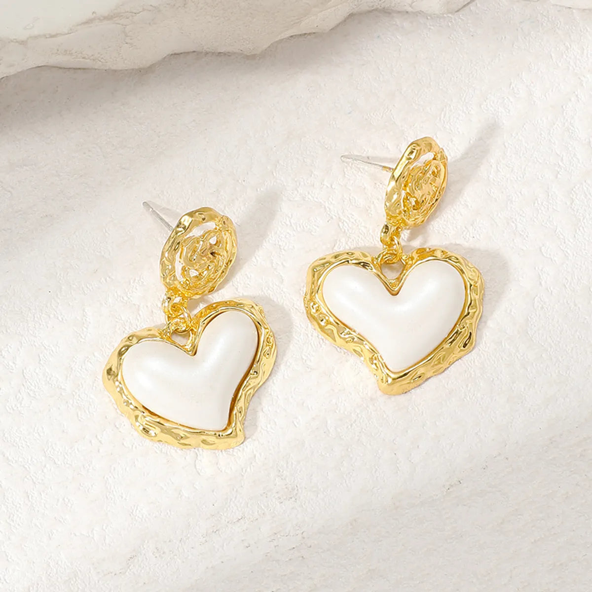 1 Pair Sweet Heart Shape Enamel Plating Alloy Gold Plated Drop Earrings