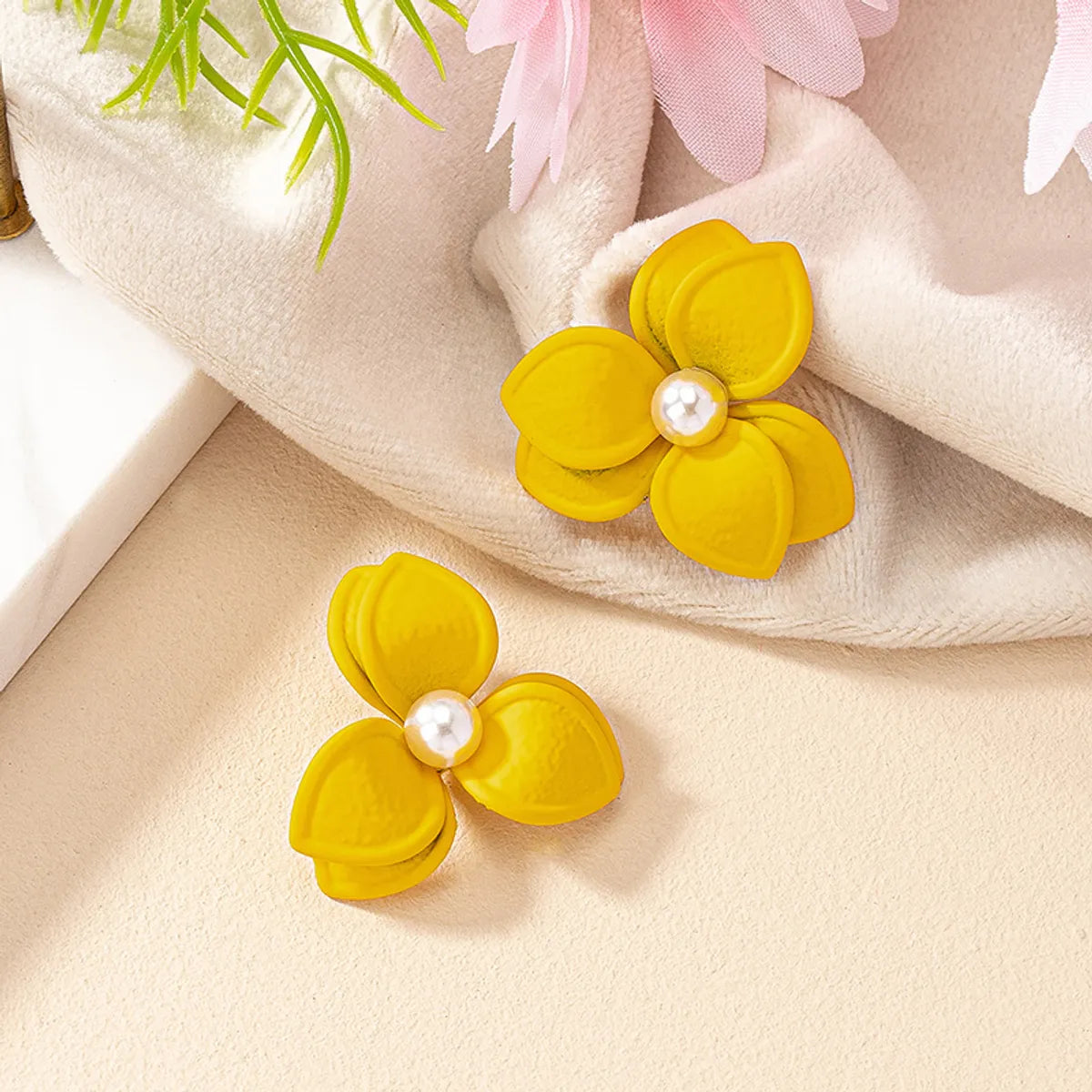 1 Pair Sweet Korean Style Pearl Flower Stoving Varnish Iron Pearl Gold Plated Drop Earrings