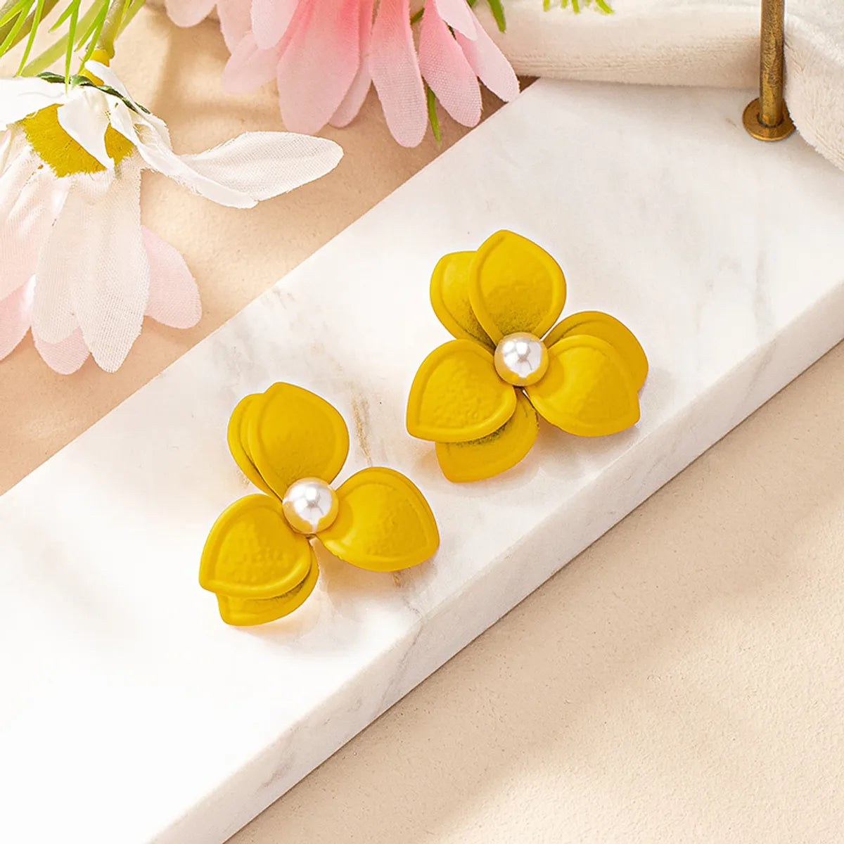 1 Pair Sweet Korean Style Pearl Flower Stoving Varnish Iron Pearl Gold Plated Drop Earrings