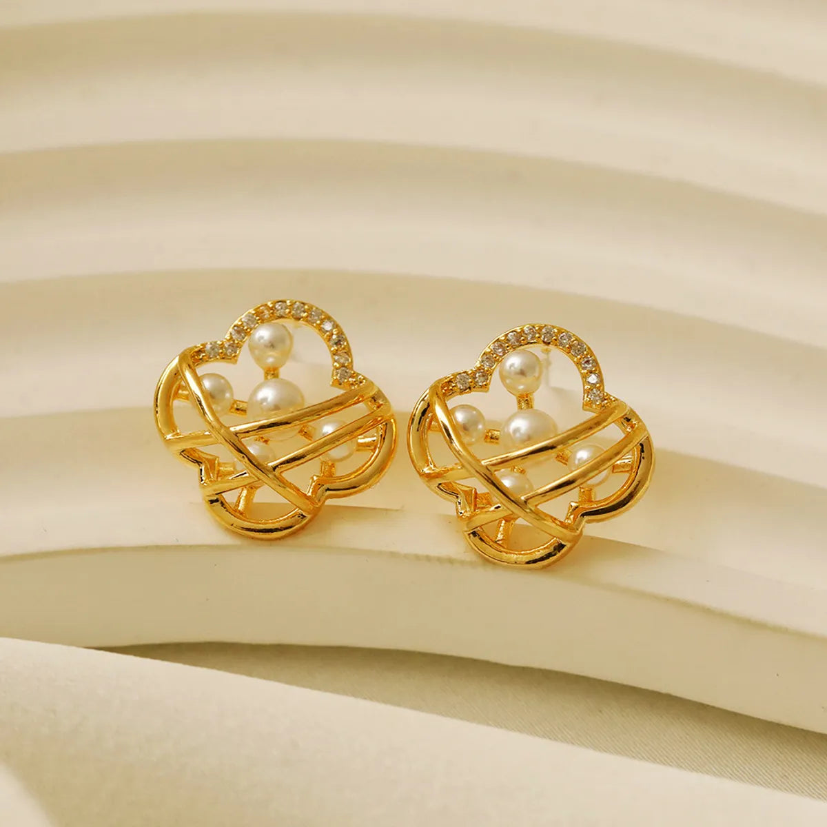 1 Pair Sweet Pastoral Artistic Printing Hollow Out Inlay Copper Pearl Zircon 18K Gold Plated Ear Studs