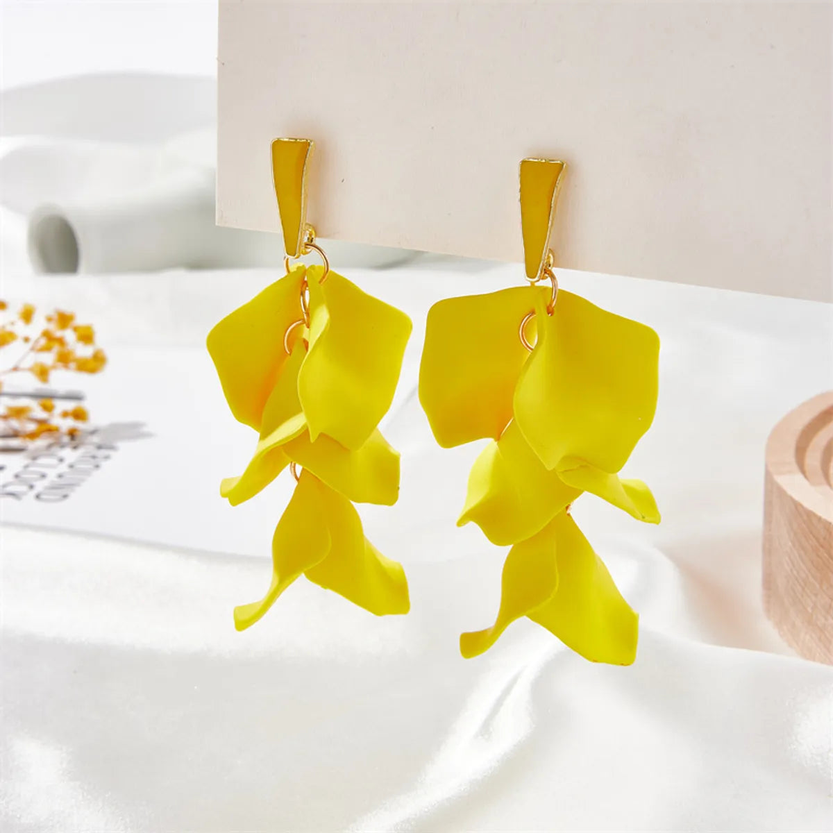 1 Pair Sweet Petal Arylic Stoving Varnish Women'S Drop Earrings