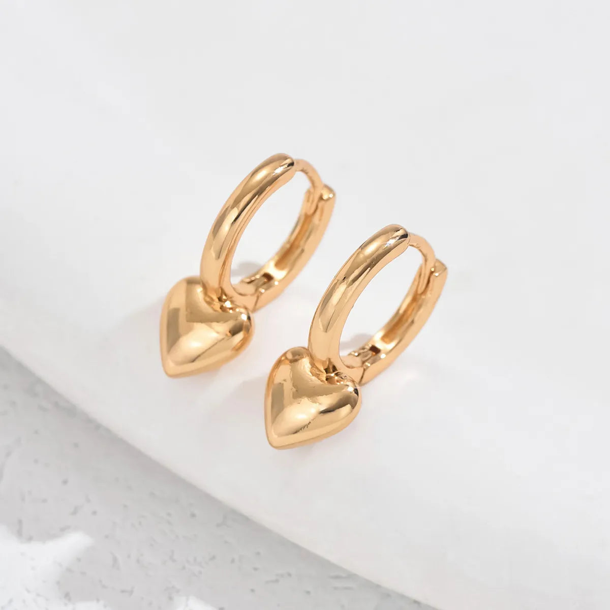 1 Pair Sweet Round Heart Shape Plating Copper 18K Gold Plated Huggie Earrings