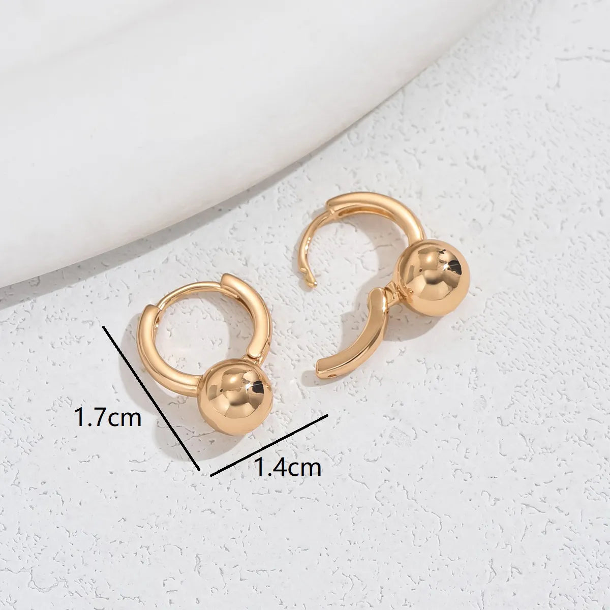 1 Pair Sweet Round Heart Shape Plating Copper 18K Gold Plated Huggie Earrings