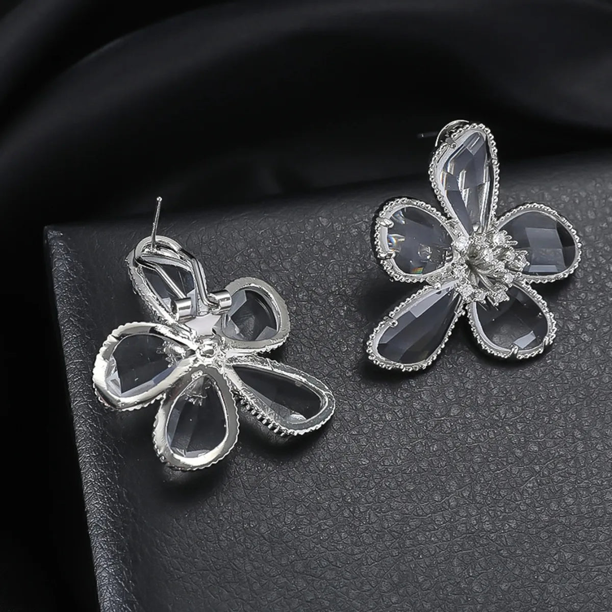 1 Pair Sweet Shiny Flower Inlay Glass Glass Crystal Zircon Ear Studs