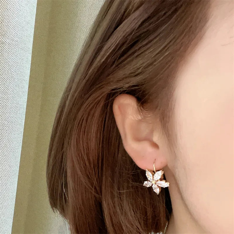 1 Pair Sweet Shiny Flower Plating Inlay Copper Zircon Gold Plated Earrings