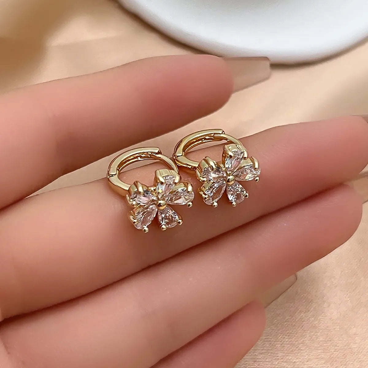 1 Pair Sweet Shiny Flower Plating Inlay Copper Zircon Gold Plated Earrings