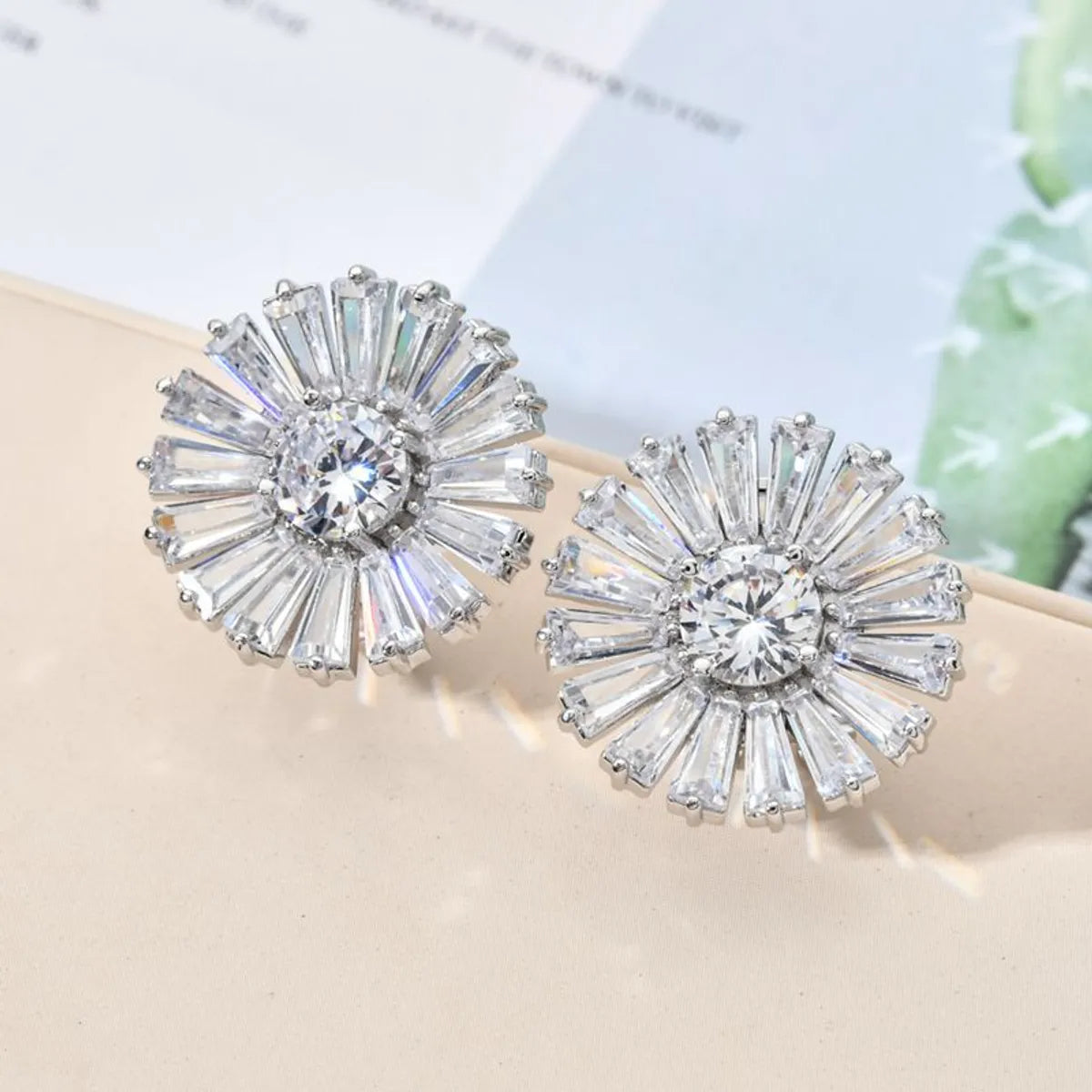 1 Pair Sweet Shiny Flower Plating Inlay Copper Zircon White Gold Plated Ear Cuffs Ear Studs