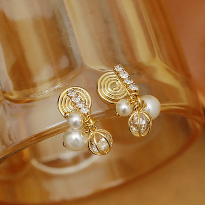 1 Pair Sweet Simple Style Classic Style Irregular Pearl Copper Zircon 18K Gold Plated Ear Cuffs