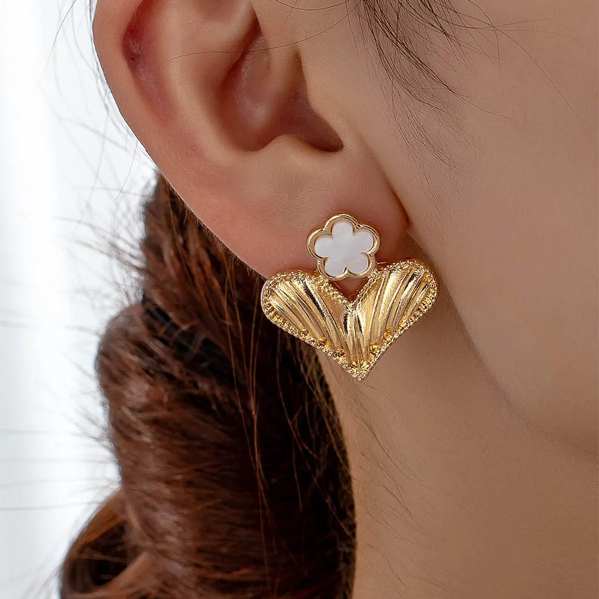 1 Pair Sweet Simple Style Flower Alloy Gold Plated Ear Studs