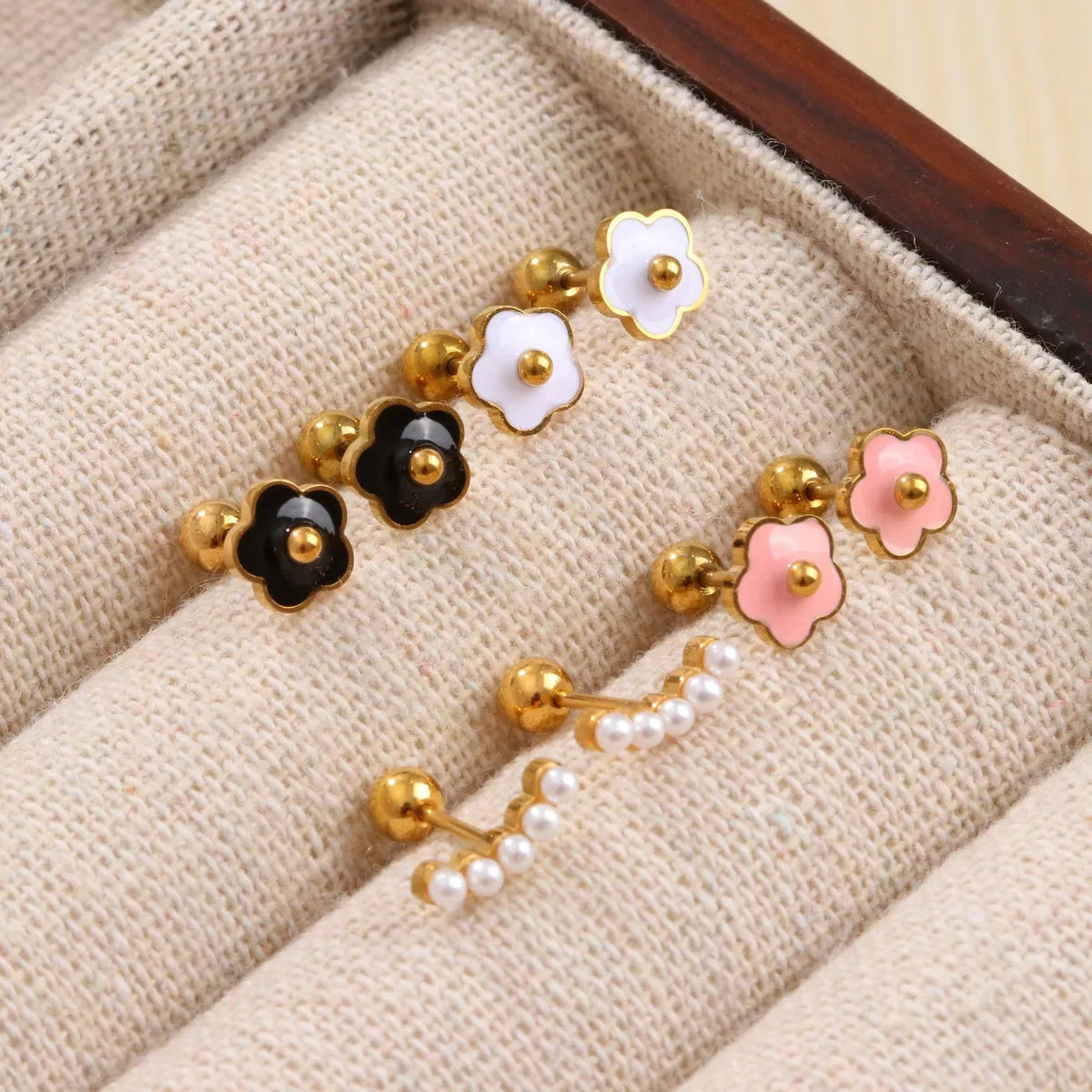 1 Pair Sweet Simple Style Flower Enamel Inlay Titanium Steel Pearl 18K Gold Plated Ear Studs