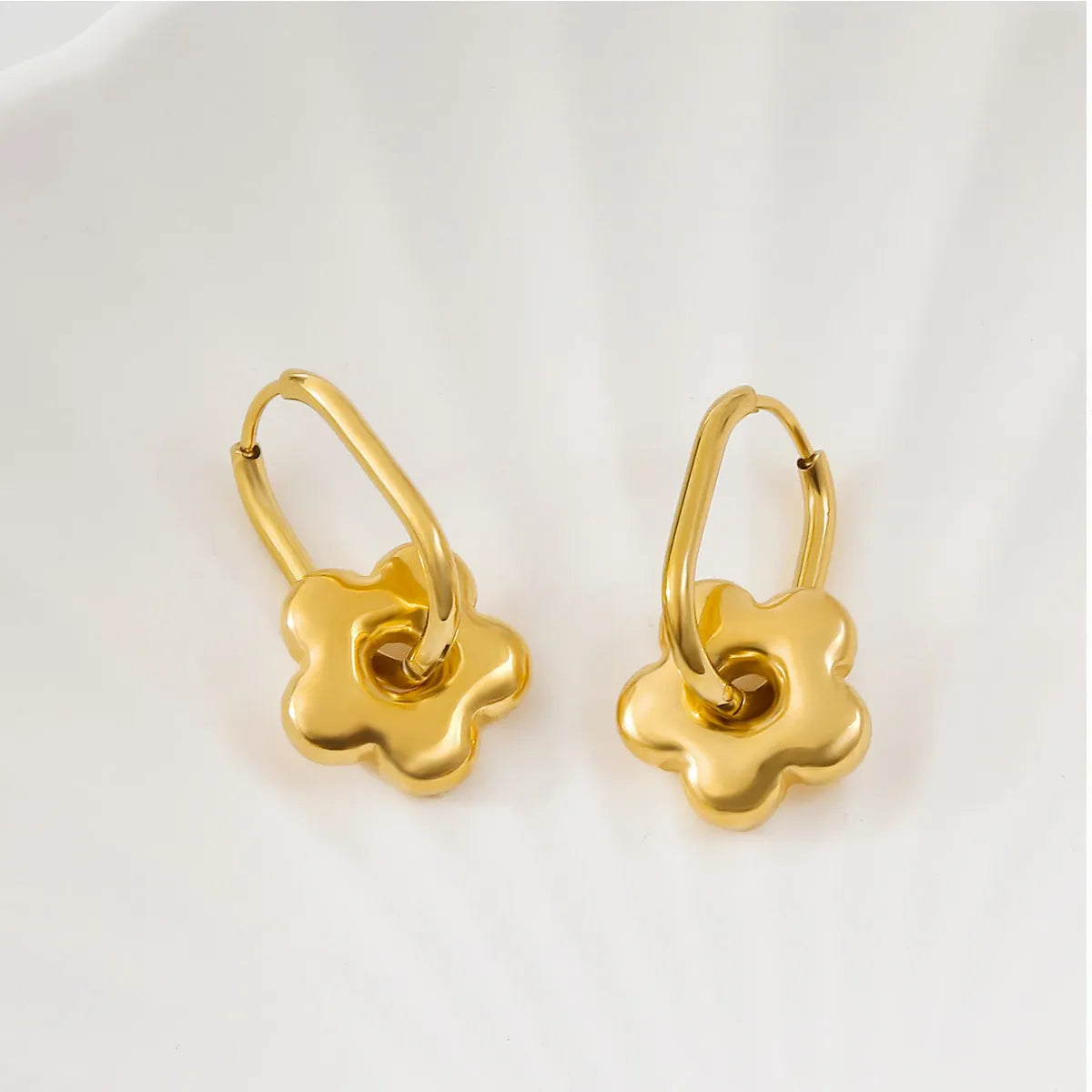 1 Pair Sweet Simple Style Flower Stainless Steel Gold Plated Drop Earrings