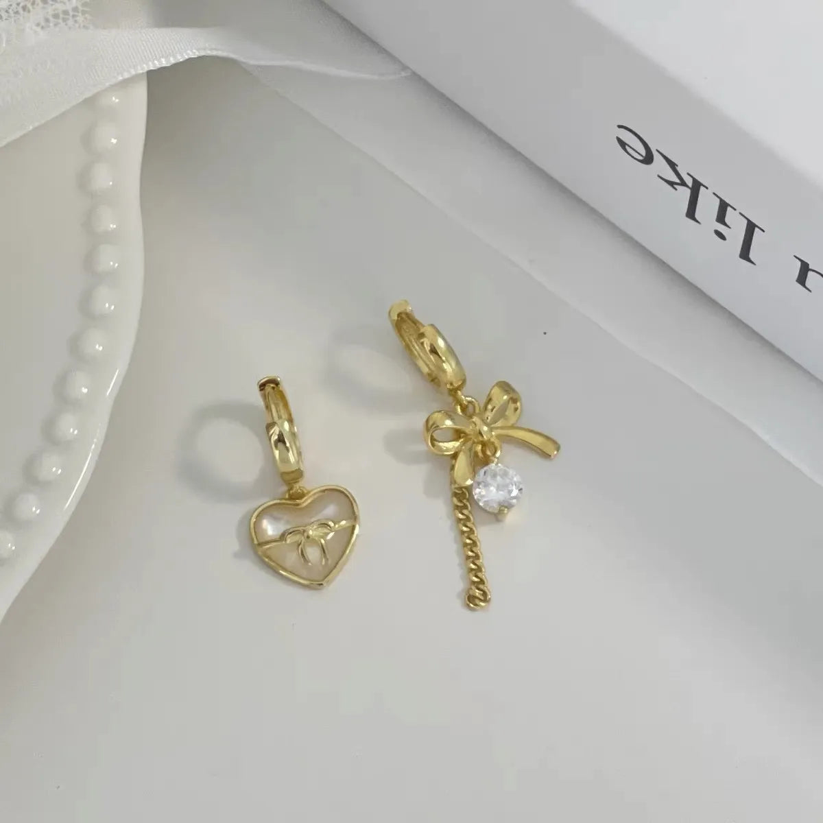 1 Pair Sweet Simple Style Heart Shape Bow Knot Asymmetrical Hollow Out Inlay Sterling Silver Shell Zircon Drop Earrings