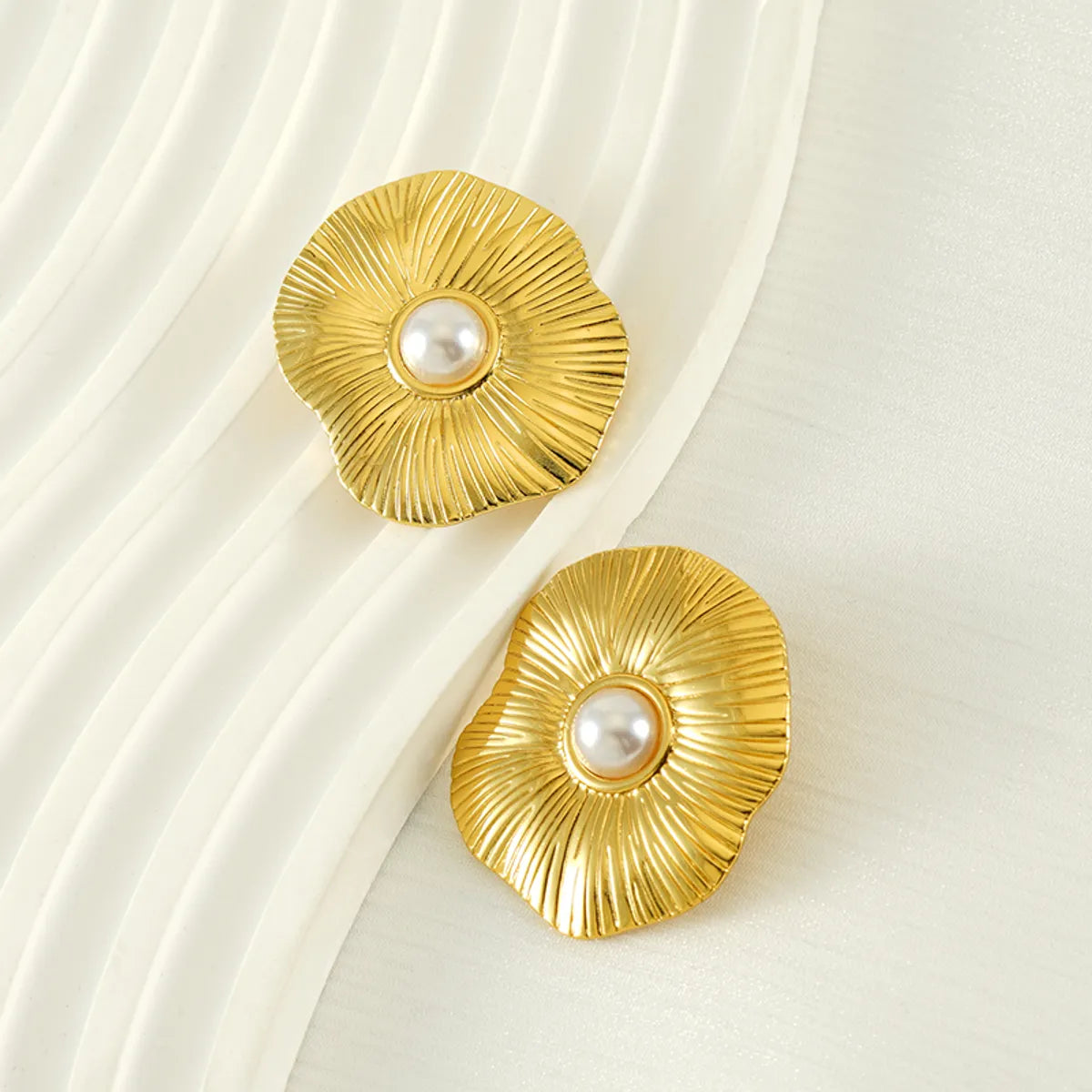 1 Pair Sweet Simple Style Leaf Flower Plating Inlay 304 Stainless Steel Pearl 18K Gold Plated Ear Studs