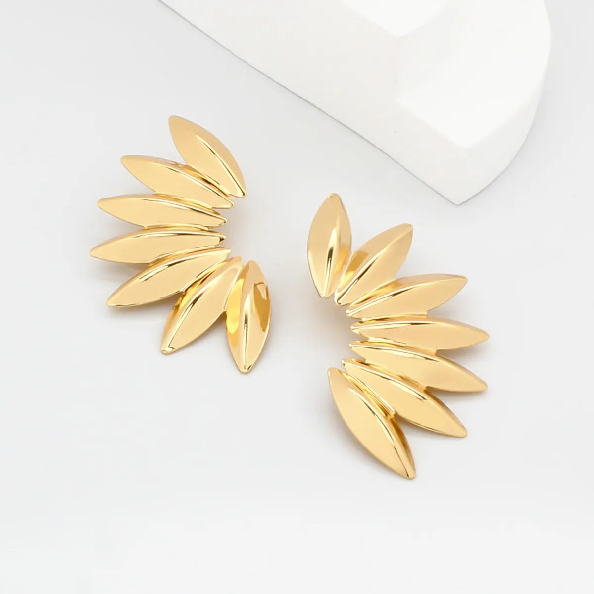 1 Pair Sweet Simple Style Leaves Plating Iron Gold Plated Ear Studs