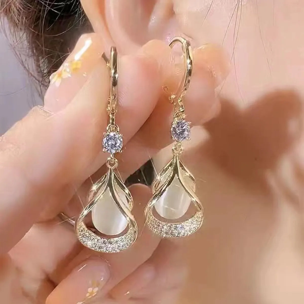 1 Pair Sweet Water Droplets Hollow Out Inlay Alloy Zircon Drop Earrings