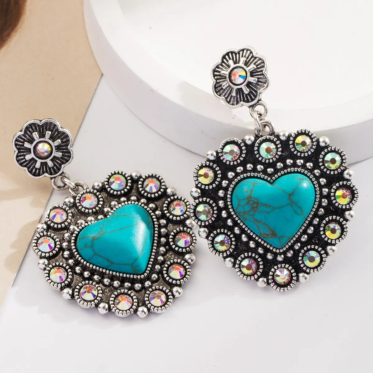 1 Pair Vacation Classic Style Round Heart Shape Inlay Alloy Turquoise Glass Silver Plated Drop Earrings