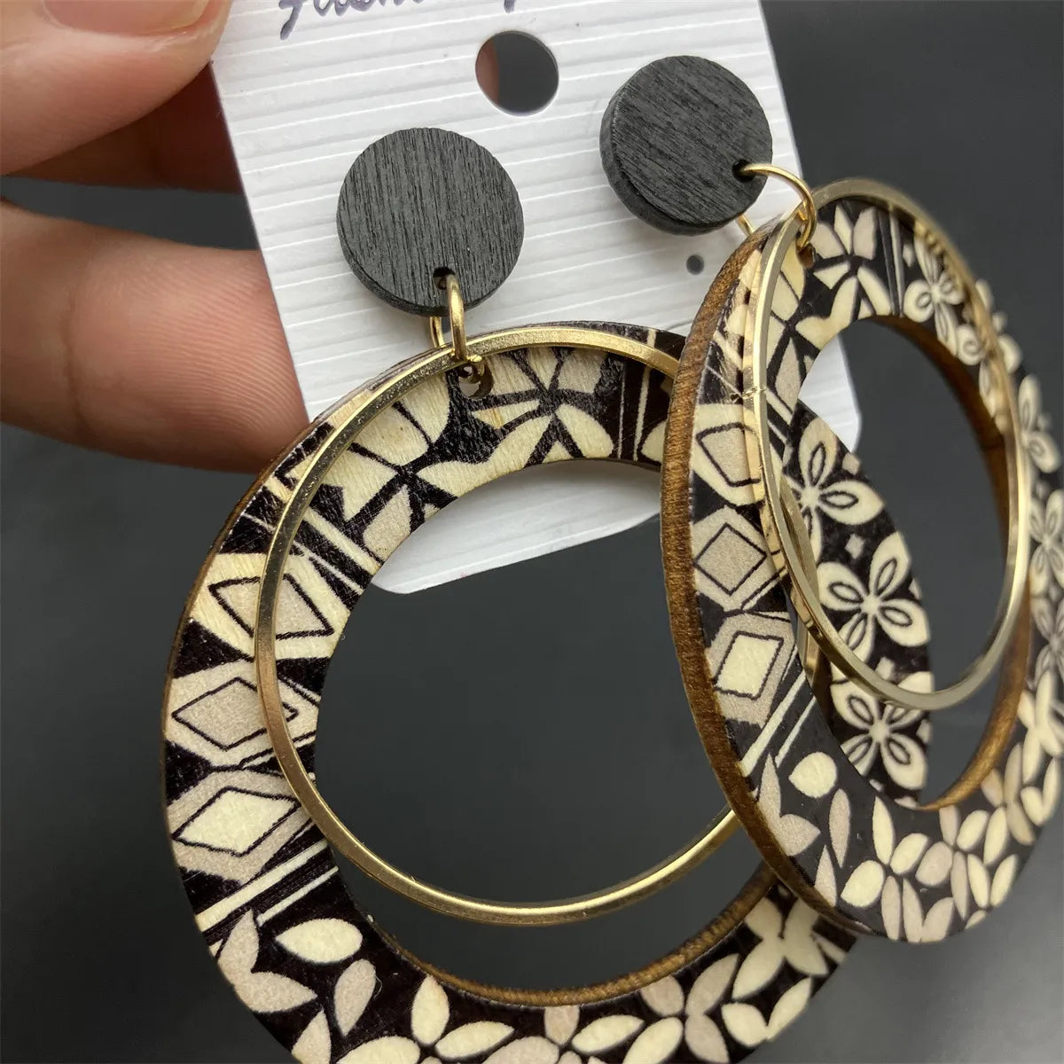 1 Pair Vacation Round Stoving Varnish Flakes Wood Drop Earrings