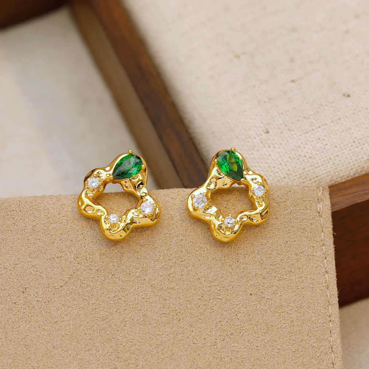 1 Pair Vacation Simple Style Flower Plating Inlay Copper Zircon 18K Gold Plated Ear Studs