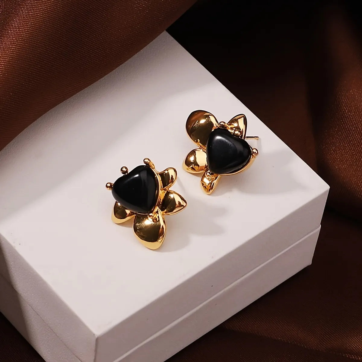 1 Pair Vacation Simple Style Heart Shape Flower Inlay Copper Lapis Lazuli Obsidian 18K Gold Plated Ear Studs