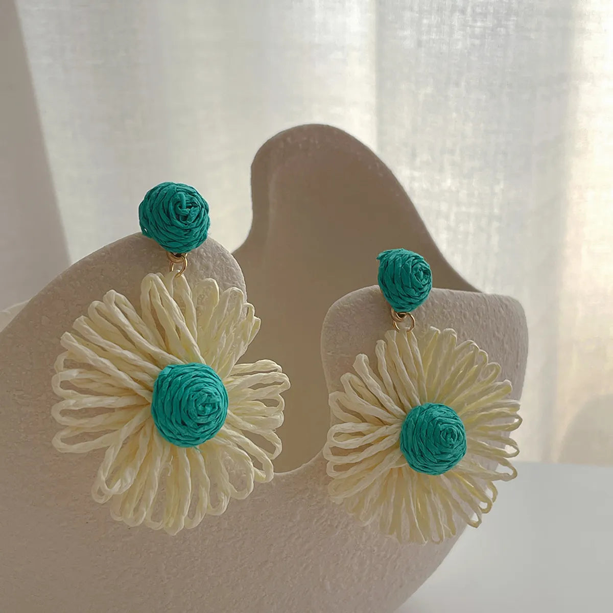 1 Pair Vacation Sweet Flower Handmade Raffia Drop Earrings