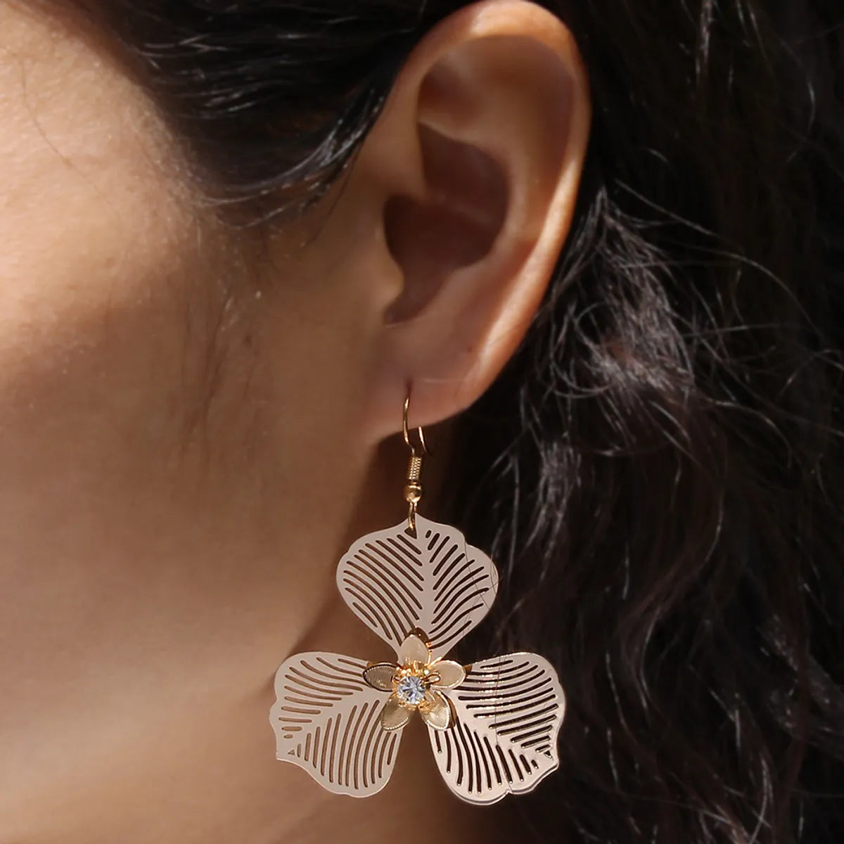 1 Pair Vacation Sweet Flower Plating Hollow Out Inlay Copper Zircon Gold Plated Drop Earrings