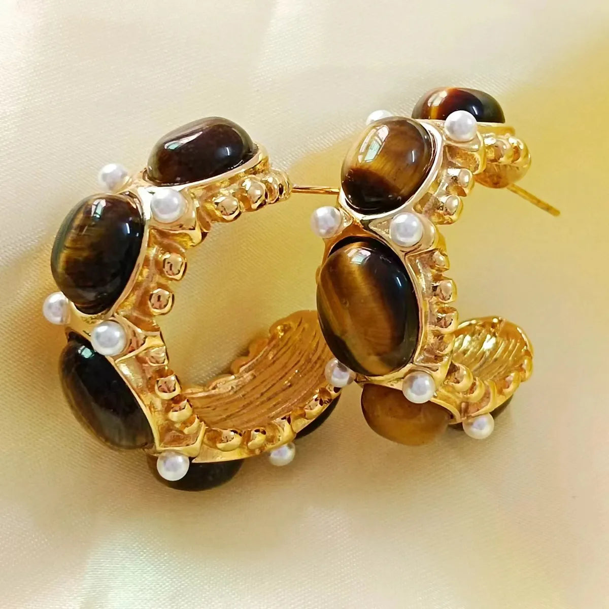 1 Pair Vintage Style Classic Style C Shape Plating Inlay 304 Stainless Steel Artificial Pearls Tiger Eye 18K Gold Plated Earrings