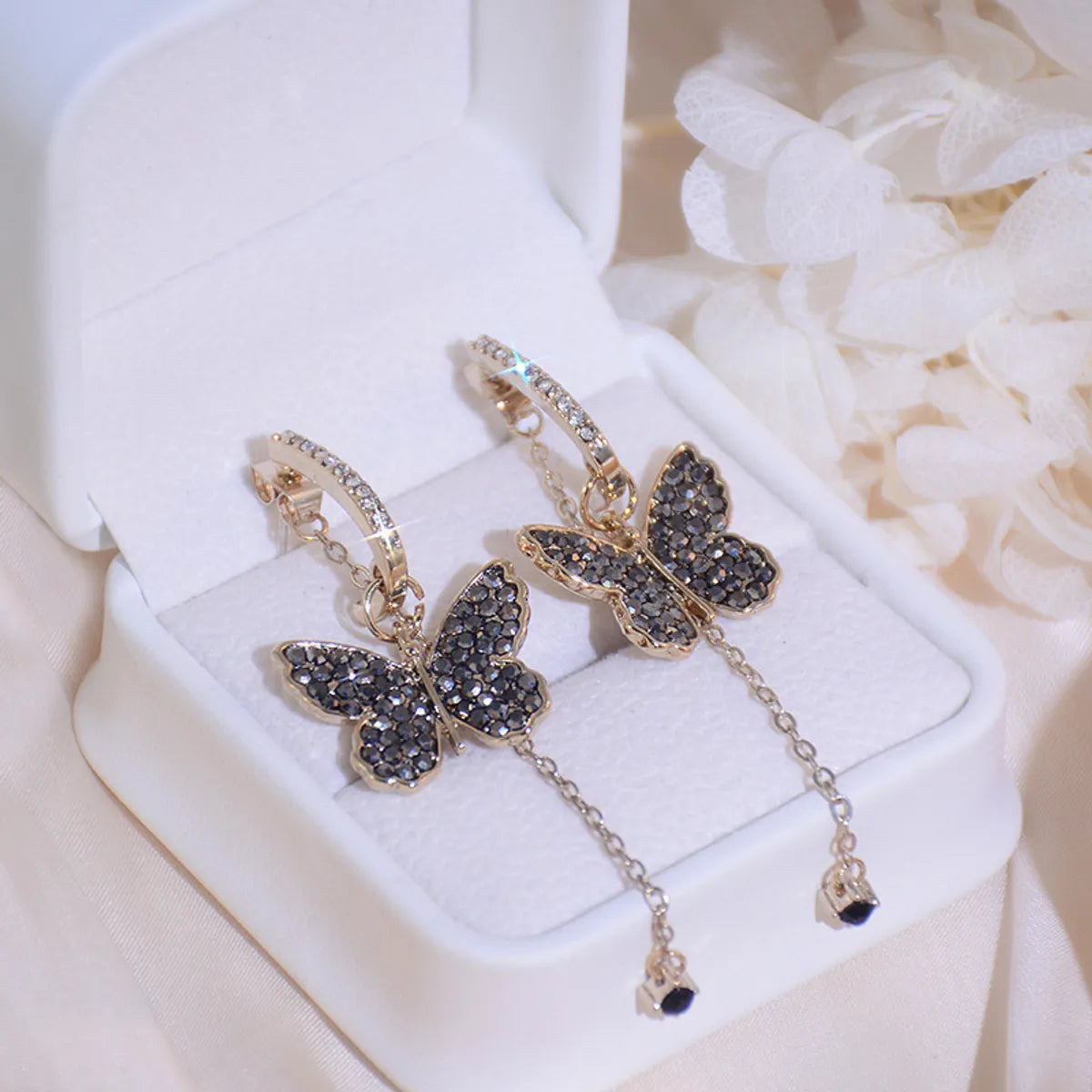 1 Pair Vintage Style Exaggerated Butterfly Inlay Copper Rhinestones Drop Earrings