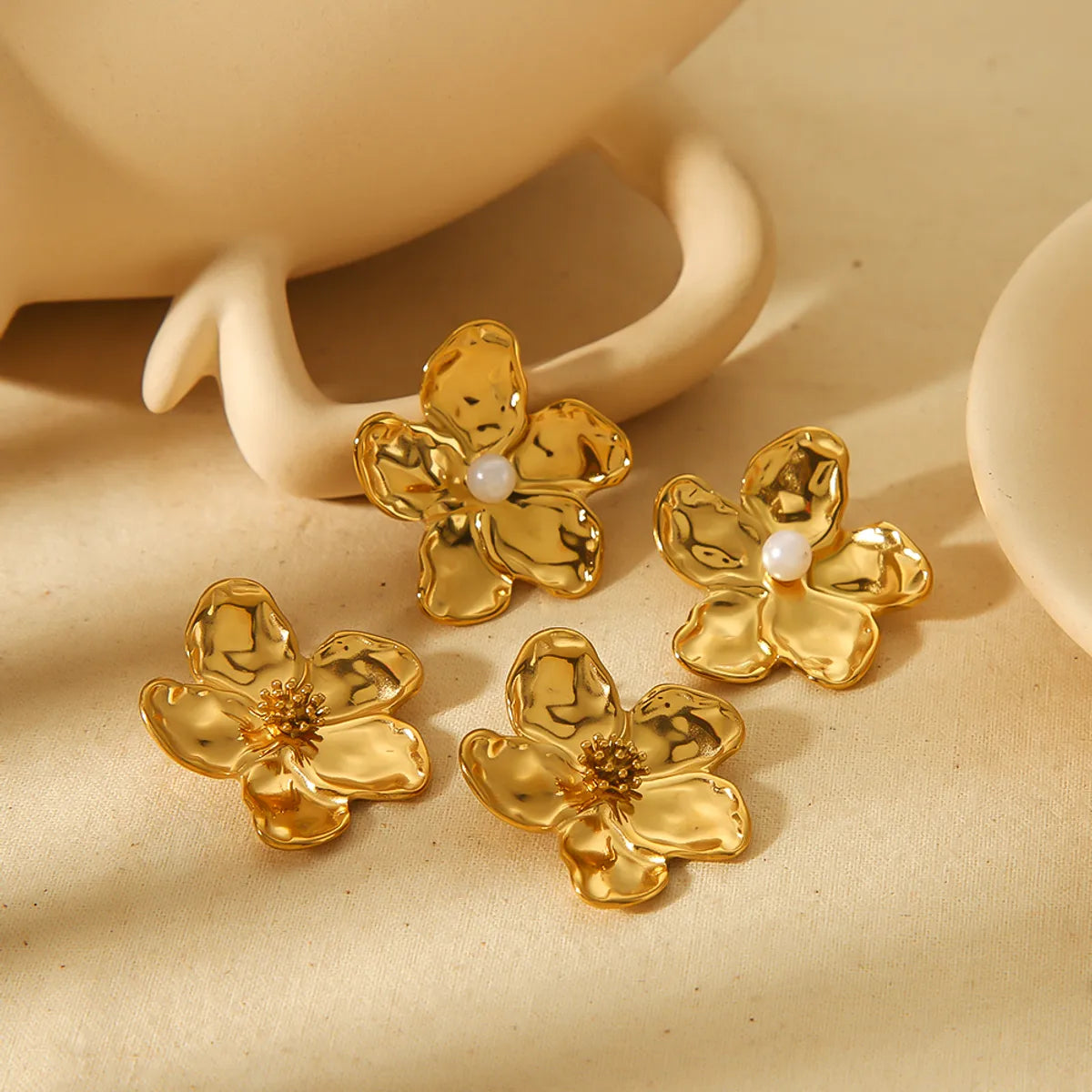 1 Pair Vintage Style Flower Polishing Plating Inlay 304 Stainless Steel Artificial Pearls 18K Gold Plated Ear Studs