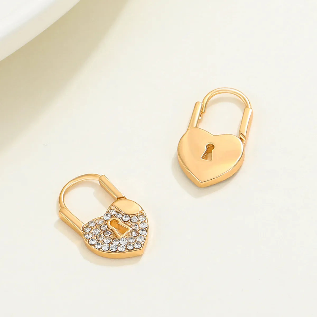 1 Pair Vintage Style Heart Shape Lock Alloy Inlay Zircon 14k Gold Plated Women's Earrings