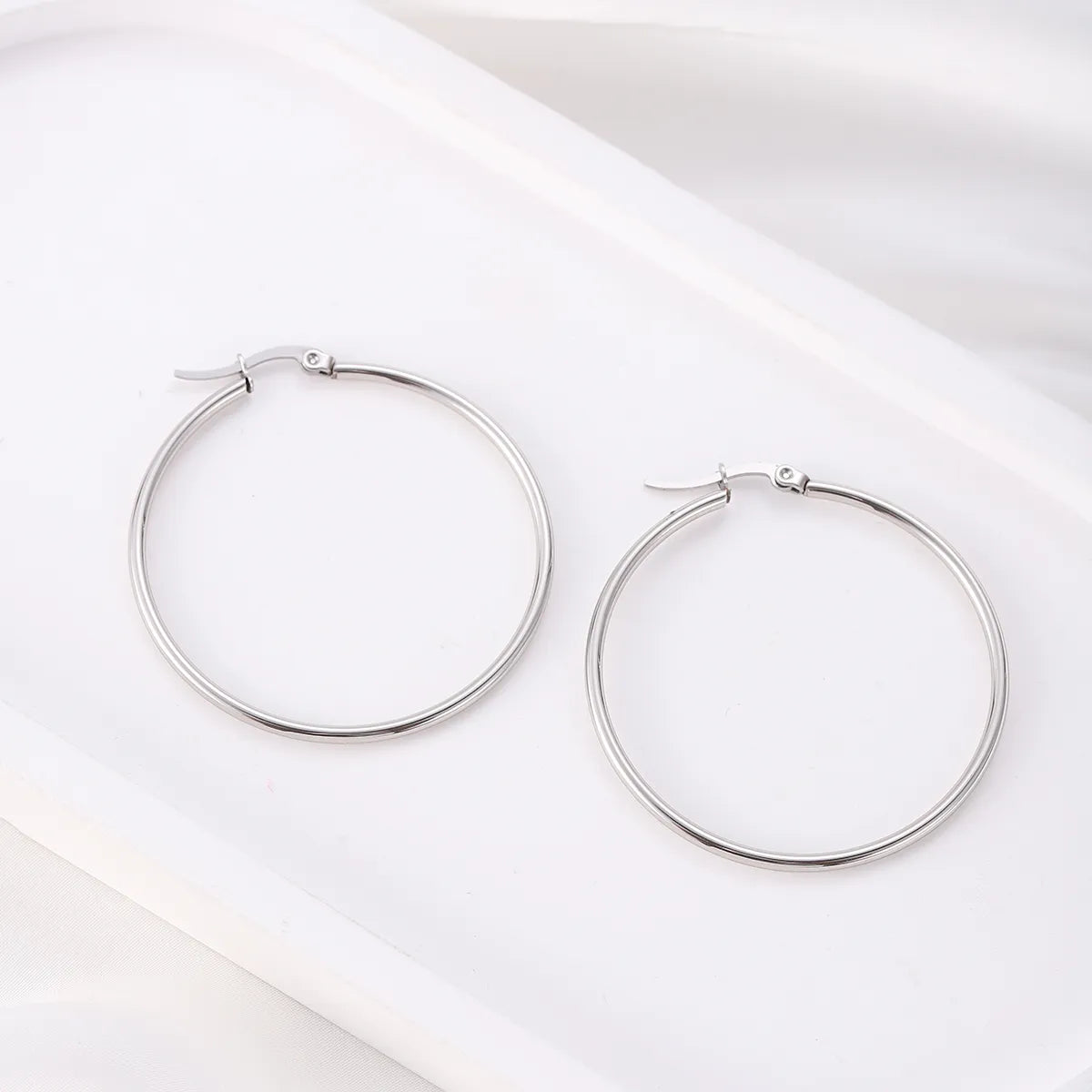 1 Pair Vintage Style Modern Style Simple Style Round Titanium Steel 18K Gold Plated Hoop Earrings