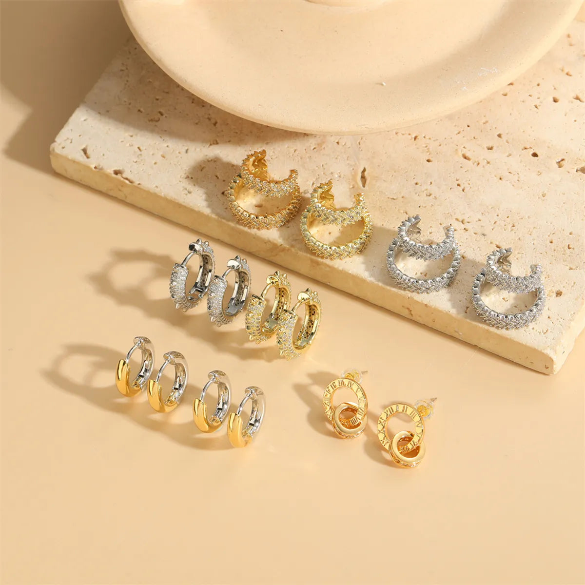 1 Pair Vintage Style Simple Style Commute Round Plating Inlay Copper Zircon 14k Gold Plated Earrings