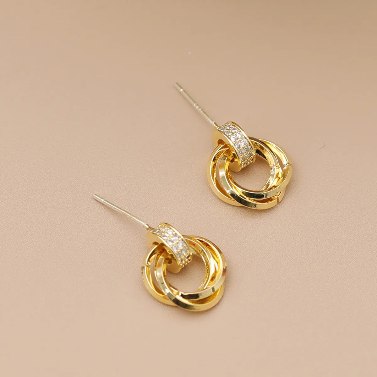 1 Pair Vintage Style Simple Style Geometric Round Inlay Copper Zircon 18K Gold Plated Ear Studs