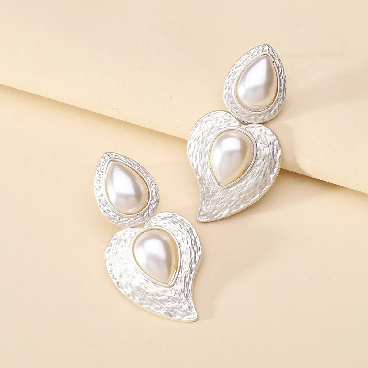 1 Pair Vintage Style Simple Style Heart Shape Inlay Alloy Artificial Pearls Drop Earrings