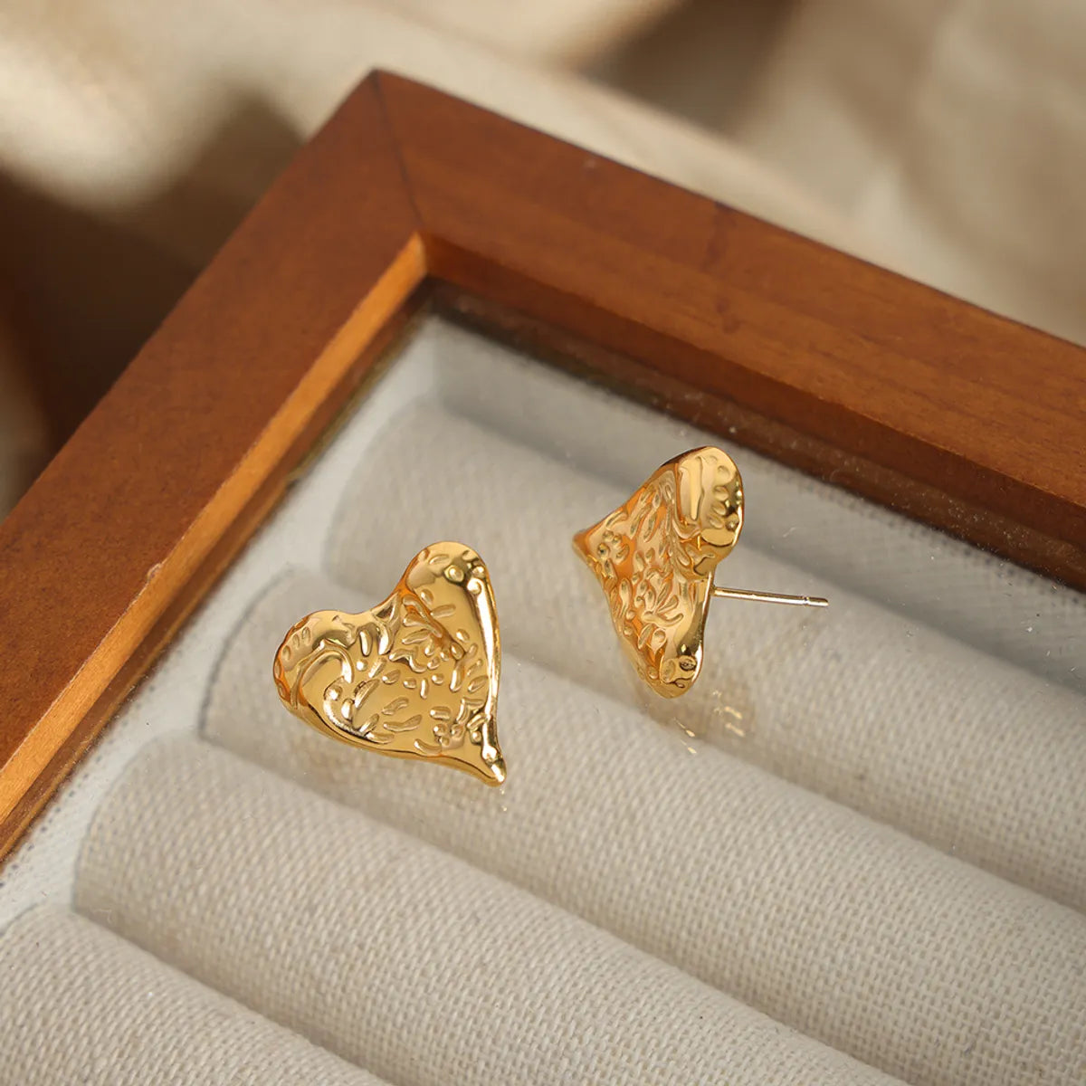 1 Pair Vintage Style Simple Style Heart Shape Plating Carving Titanium Steel 18k Gold Plated Ear Studs