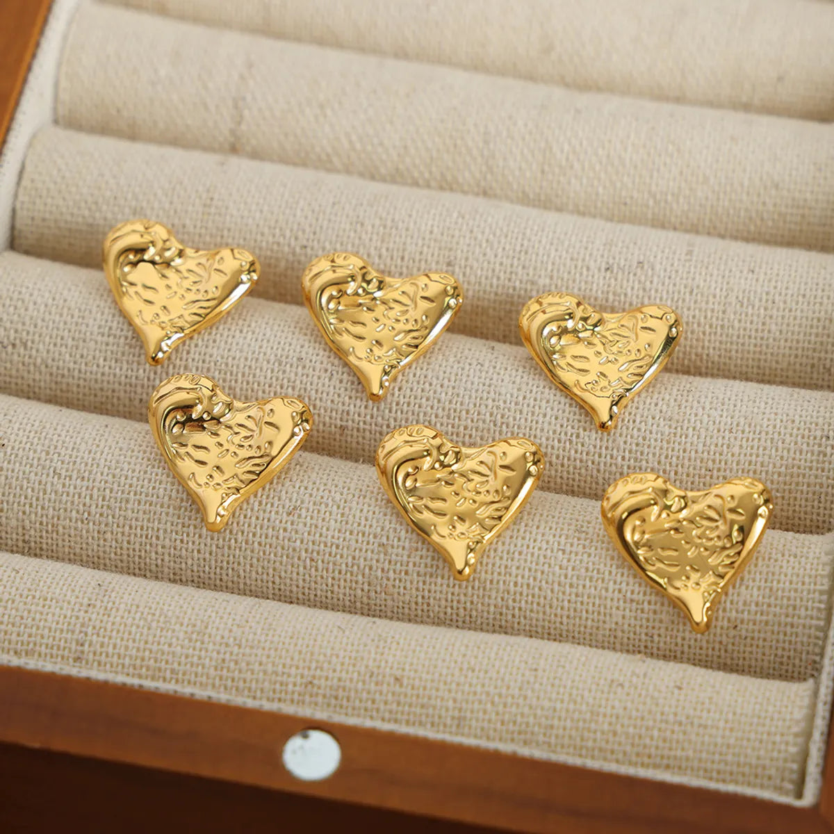 1 Pair Vintage Style Simple Style Heart Shape Plating Carving Titanium Steel 18k Gold Plated Ear Studs