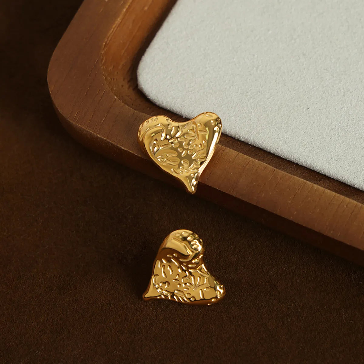 1 Pair Vintage Style Simple Style Heart Shape Plating Carving Titanium Steel 18k Gold Plated Ear Studs