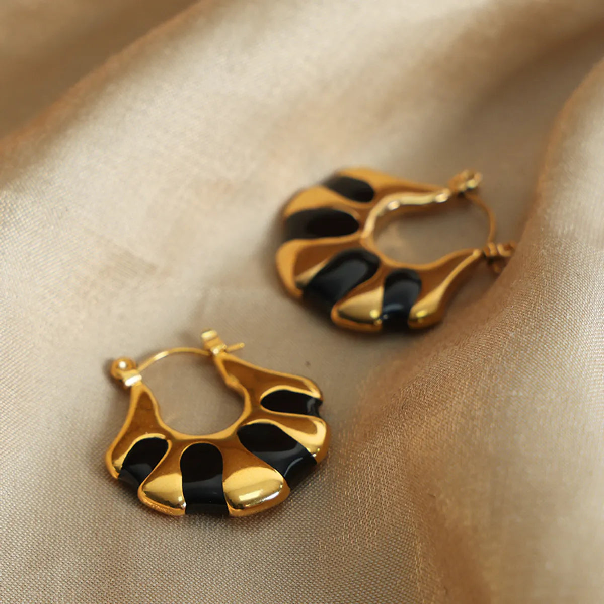 1 Pair Vintage Style Vacation Sector Enamel Plating Titanium Steel 18k Gold Plated Hoop Earrings