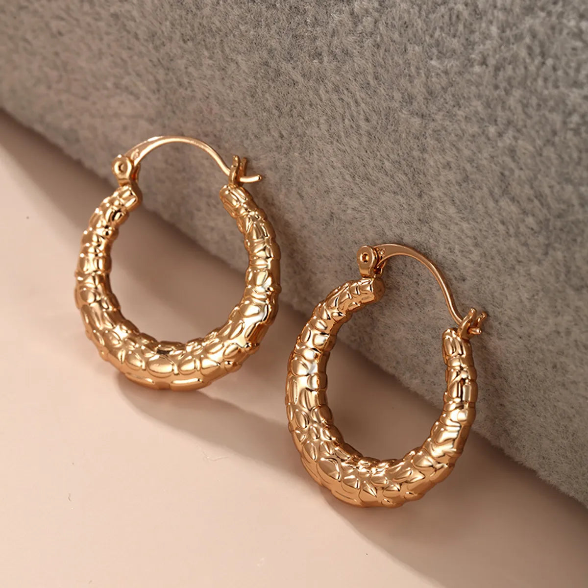 1 Pair Xuping Simple Style Geometric Solid Color Irregular Plating Alloy Copper Alloy 18k Gold Plated Earrings