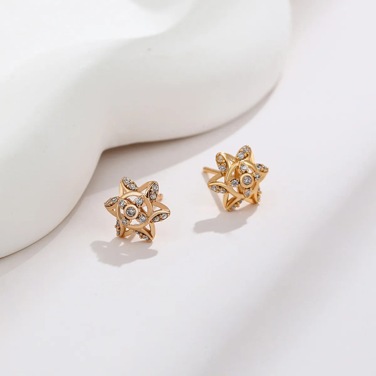 1 Pair Xuping Simple Style Hexagram Plating Inlay Alloy Copper Alloy Artificial Gemstones 18k Gold Plated Ear Studs