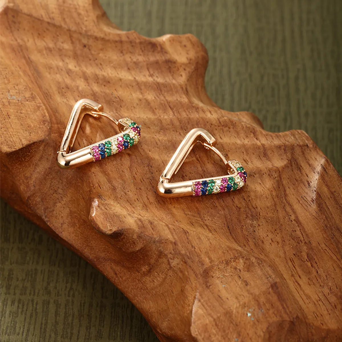 1 Pair Xuping Simple Style Triangle Geometric Plating Inlay Alloy Copper Alloy Artificial Gemstones 18k Gold Plated Ear Clip